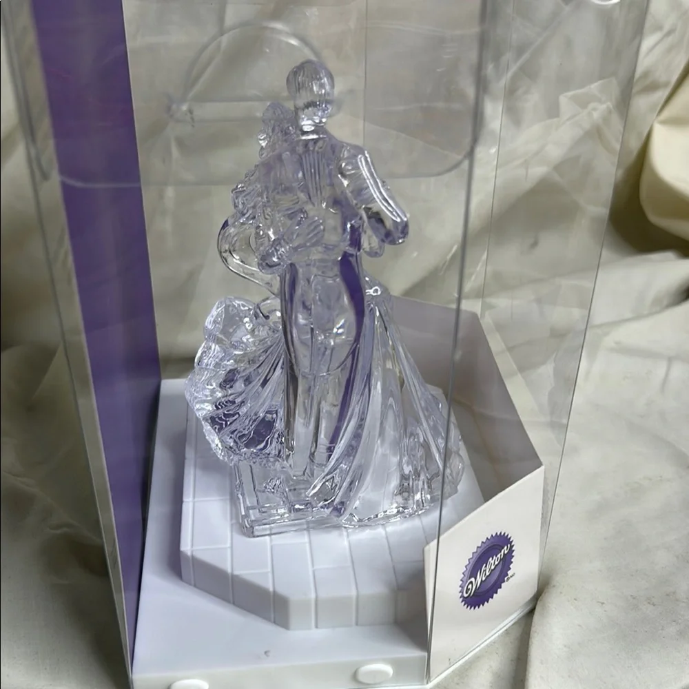 Wilton Clear Wedding Cake Topper